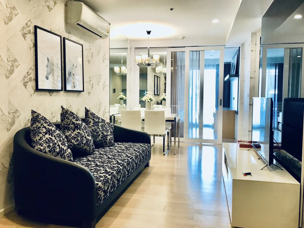 Condo for sale at 15 Sukhumvit Residences. Large, comfortable room with plenty of space. Convenient and complete here. Buy now. Don't miss out!