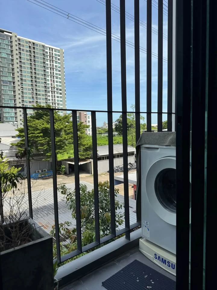 Urgent sale! Atmoz Condo, Chaengwattana, Studio room, 4th floor, available at an affordable price. Come and own it today!