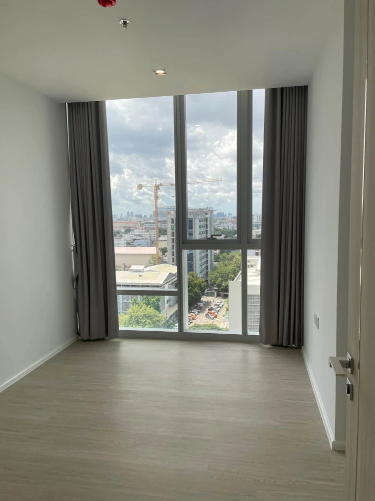Urgent sale: Wan Vayla Na Chaopraya condo. Corner unit offering great privacy and spacious living area—make it yours today!