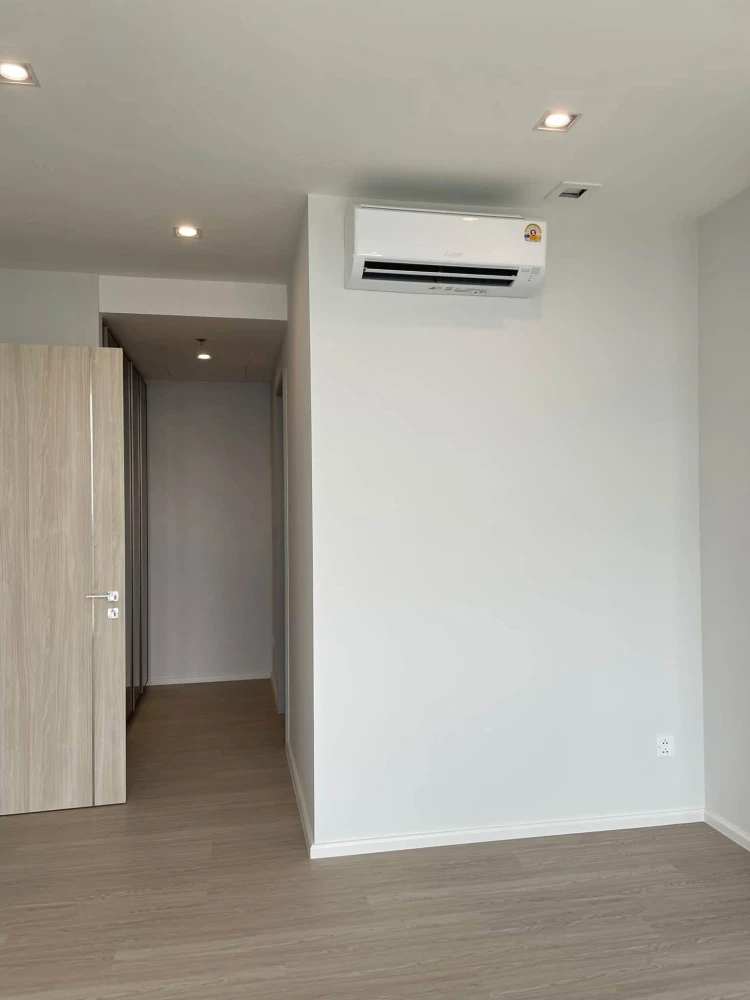 Urgent sale: Wan Vayla Na Chaopraya condo. Corner unit offering great privacy and spacious living area—make it yours today!