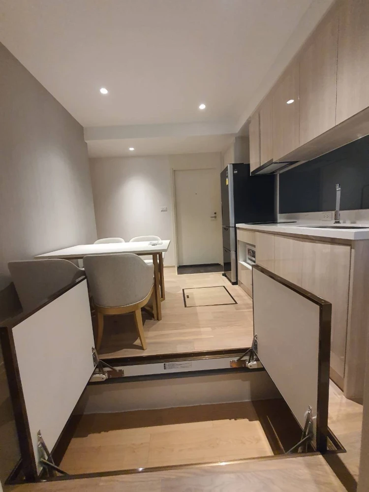Urgent sale, Runesu Thonglor condo, 5 rooms, ready to move in, complete here, just come and move in, hurry and become the owner.