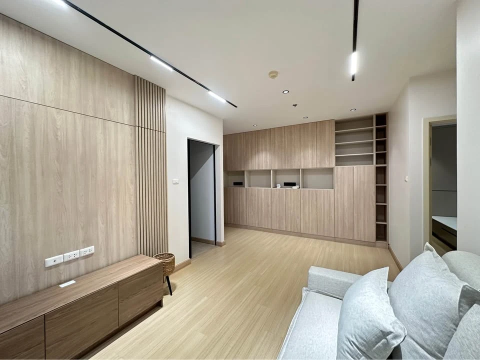 Condo for urgent sale, Supalai Loft, Sai Krai Station, 2 bedrooms, 2 bathrooms, 21st floor, high view, good price, hurry and reserve.