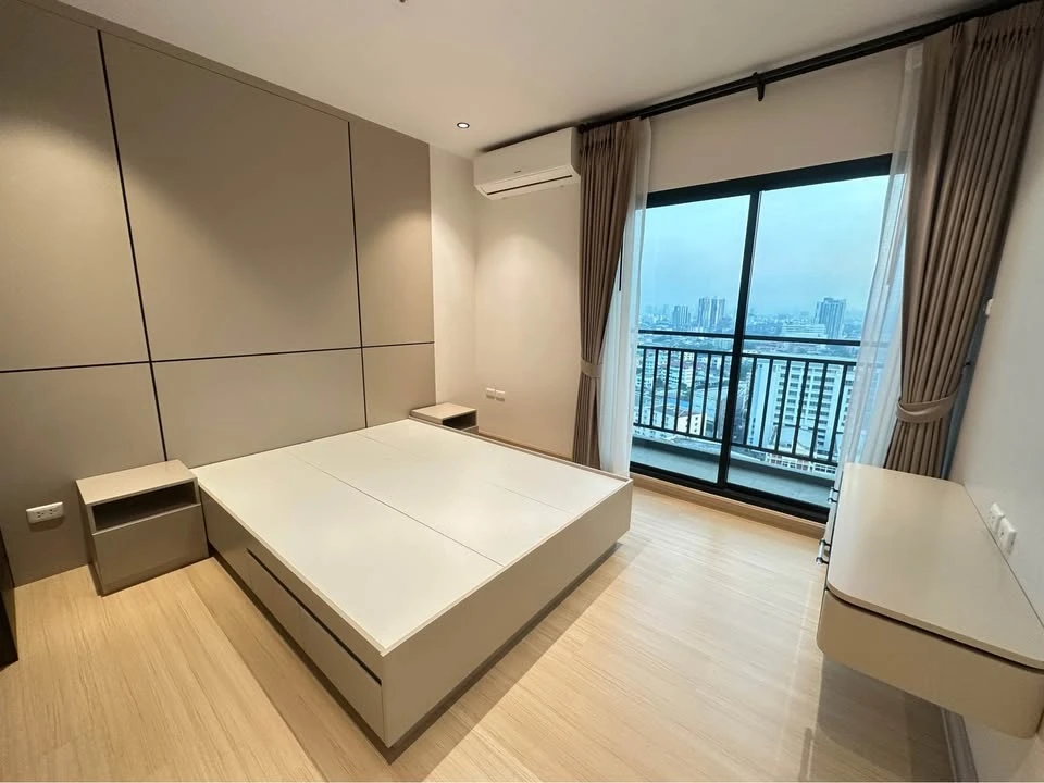 Condo for urgent sale, Supalai Loft, Sai Krai Station, 2 bedrooms, 2 bathrooms, 21st floor, high view, good price, hurry and reserve.