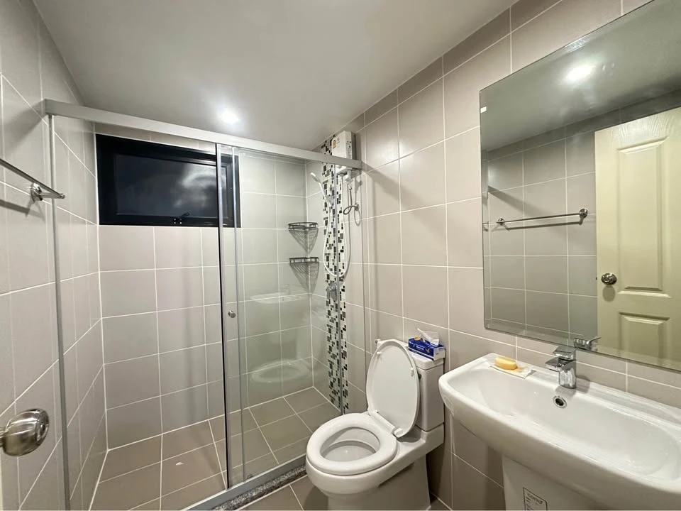 Condo for urgent sale, Supalai Loft, Sai Krai Station, 2 bedrooms, 2 bathrooms, 21st floor, high view, good price, hurry and reserve.