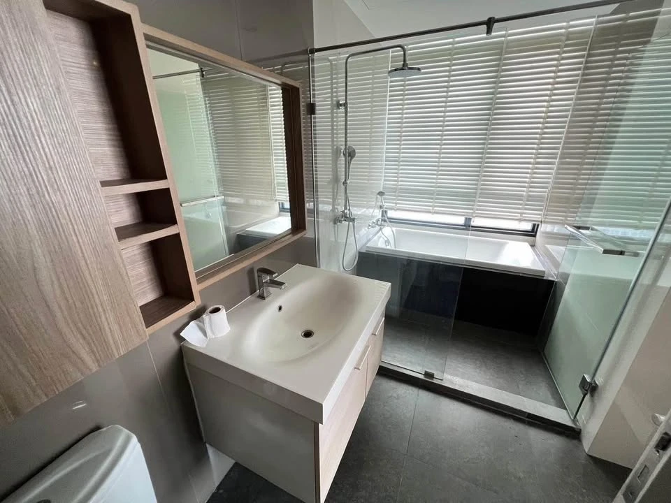 Urgent sale, luxury condo in the heart of the city, The Capital Ekkamai-Thonglor, large corner room, complete here, buy now