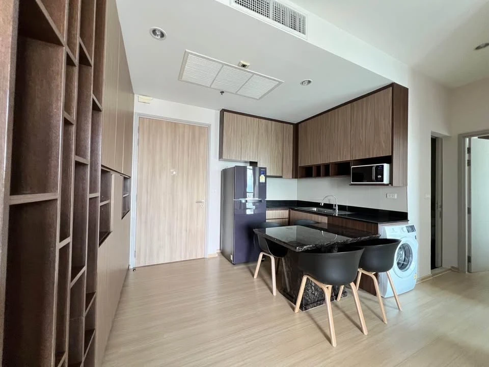 Urgent sale, luxury condo in the heart of the city, The Capital Ekkamai-Thonglor, large corner room, complete here, buy now
