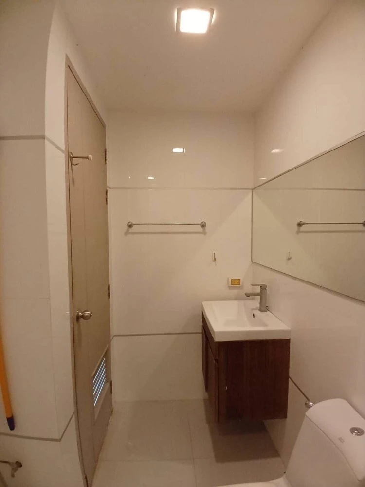 Urgent sale! Condo True Thonglor, 21st floor, open view, river bend, complete here, just come with your belongings and move in. Don't miss out!