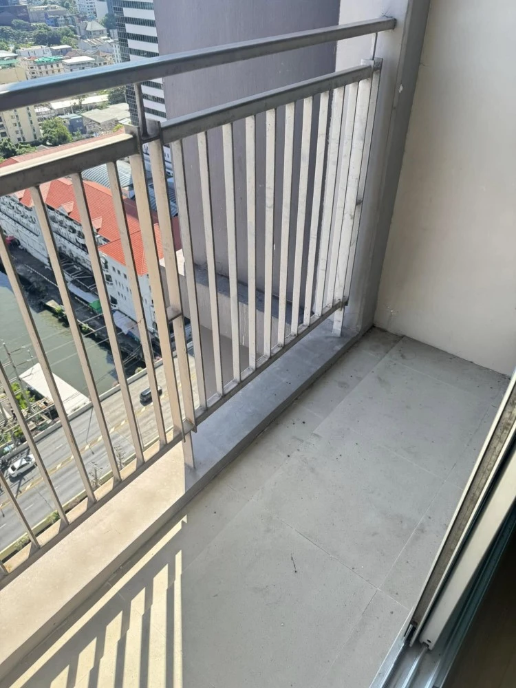 Urgent sale! Condo True Thonglor, 21st floor, open view, river bend, complete here, just come with your belongings and move in. Don't miss out!