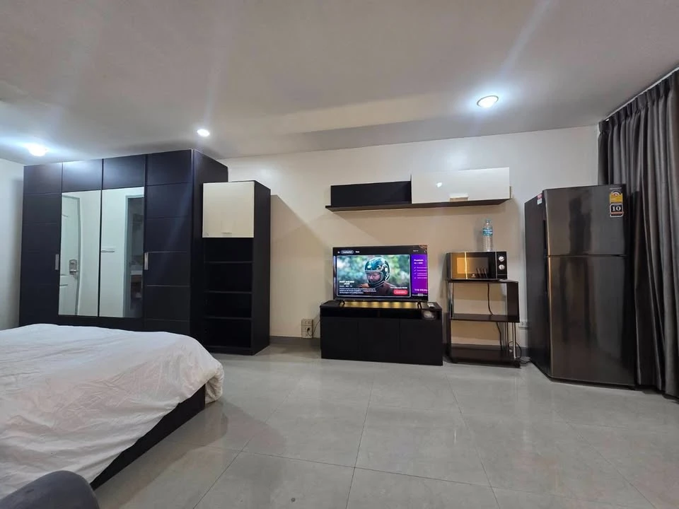 For sale: Regent Home 4 Sukhumvit 85, studio room, fully furnished, separate kitchen, ready to move in. Come and own it today!