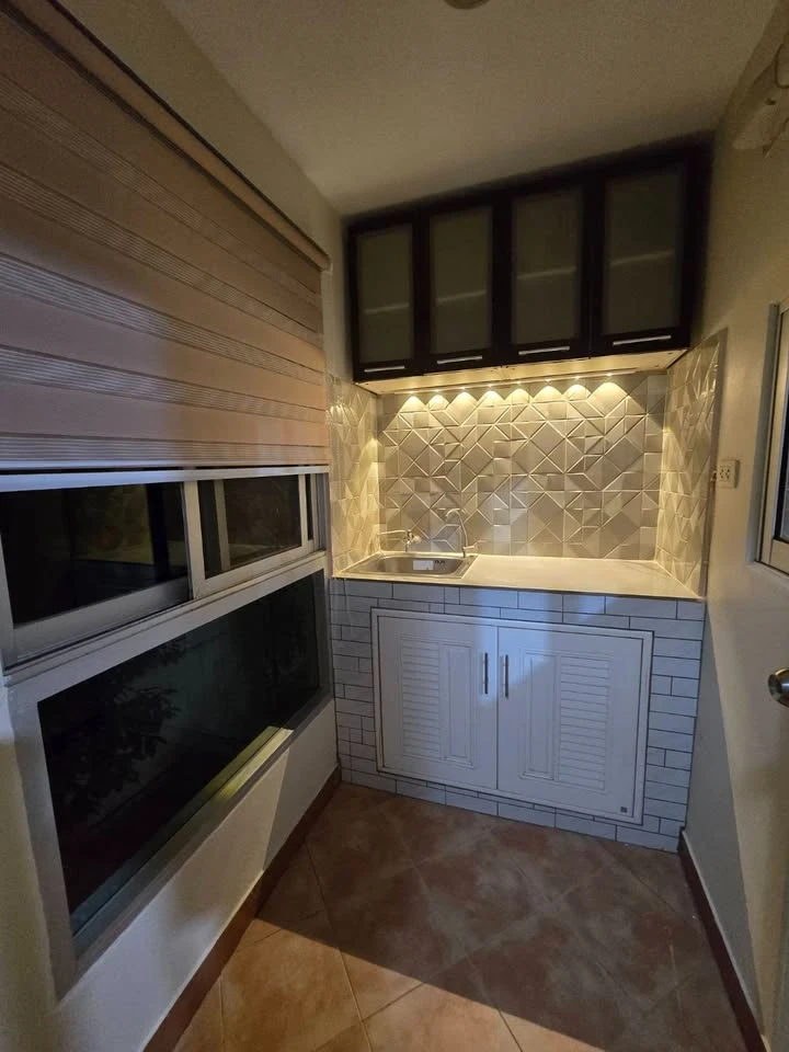 For sale: Regent Home 4 Sukhumvit 85, studio room, fully furnished, separate kitchen, ready to move in. Come and own it today!