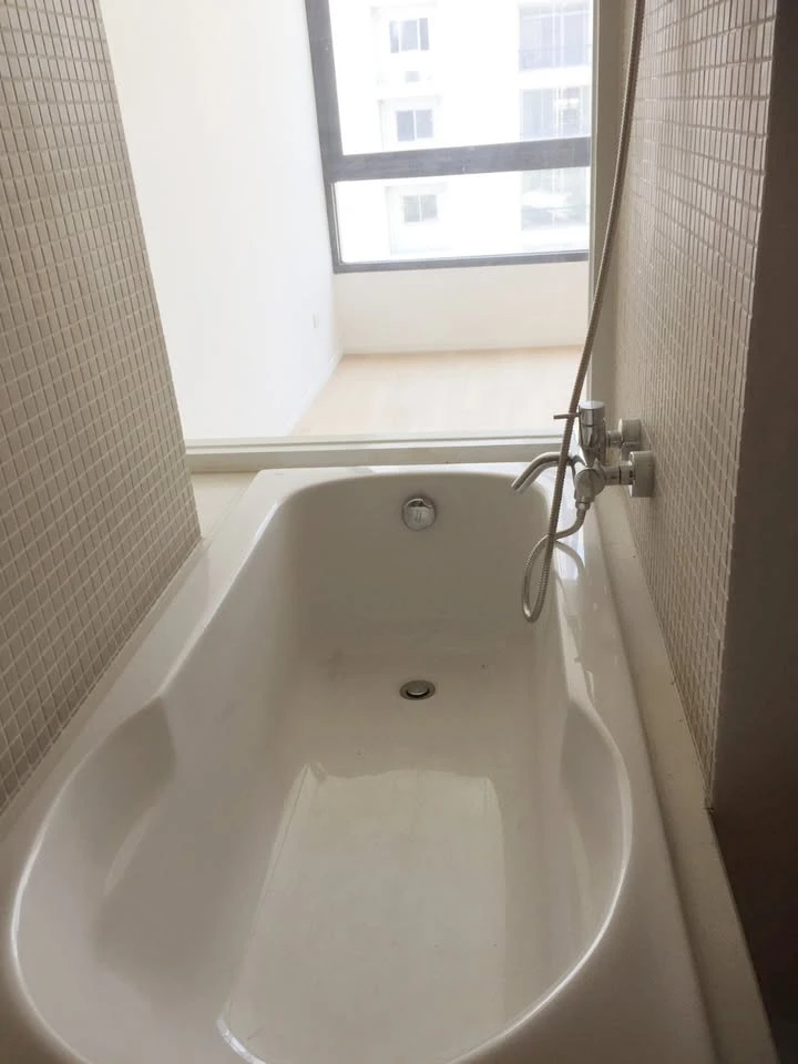 For sale cheap, The Nest Condo, Ploenchit, empty room, fully fitted kitchen, come and own it today.
