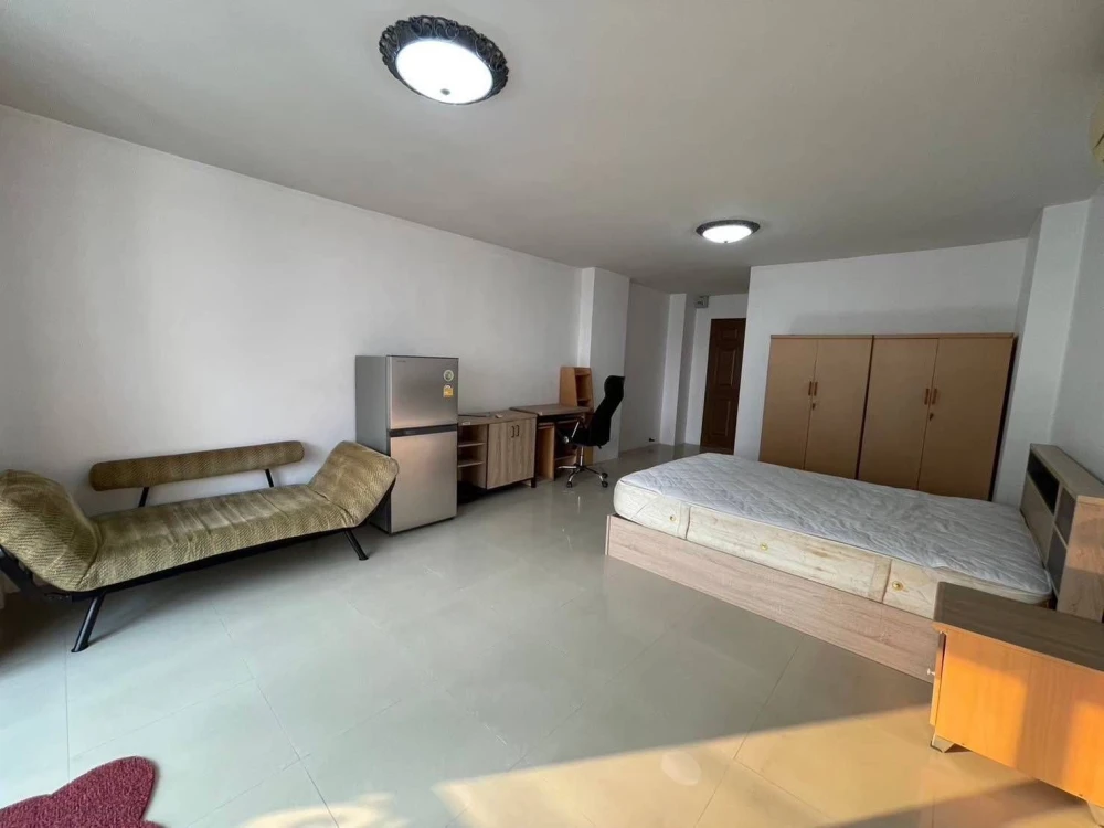 Urgent sale! Champs Elysees Tiwanon, studio unit, 4th floor, at a special price. Book today! Don't miss out!