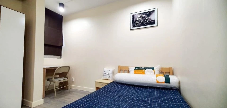 For sale: Victoria Lakeview Condominium, large room, good usable area, good for own use or investment, don't hesitate.