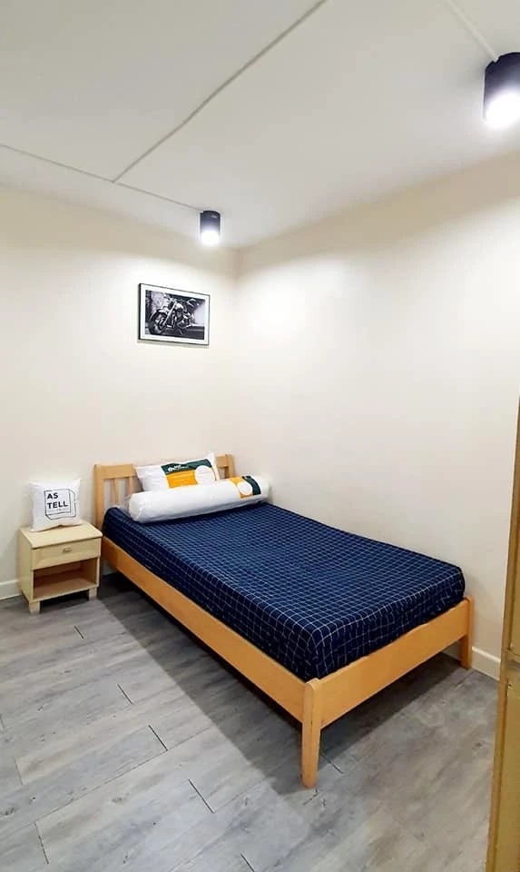 For sale: Victoria Lakeview Condominium, large room, good usable area, good for own use or investment, don't hesitate.