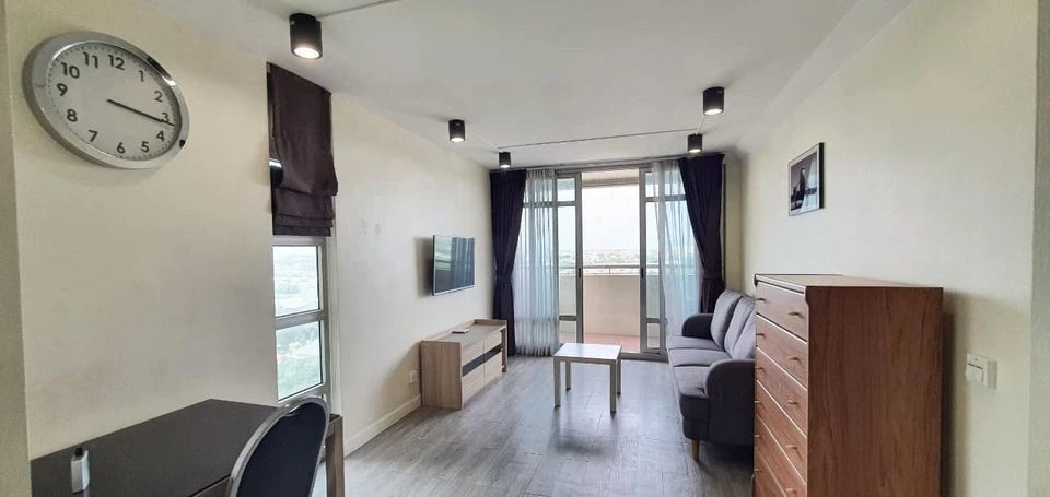 For sale: Victoria Lakeview Condominium, large room, good usable area, good for own use or investment, don't hesitate.