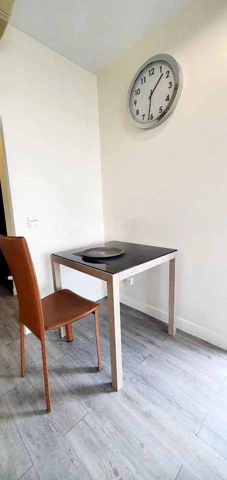 For sale: Victoria Lakeview Condominium, large room, good usable area, good for own use or investment, don't hesitate.
