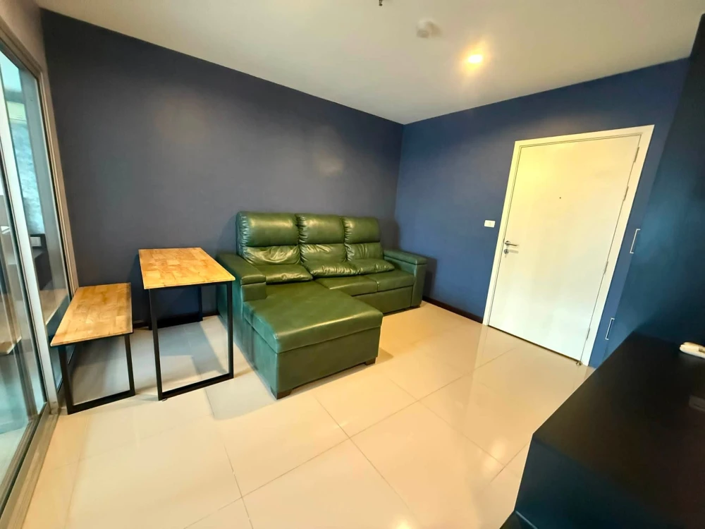 For sale or rent: Aspire Rama 9 condo, fully furnished with built-in furniture throughout. Move-in ready. Don't miss this opportunity!