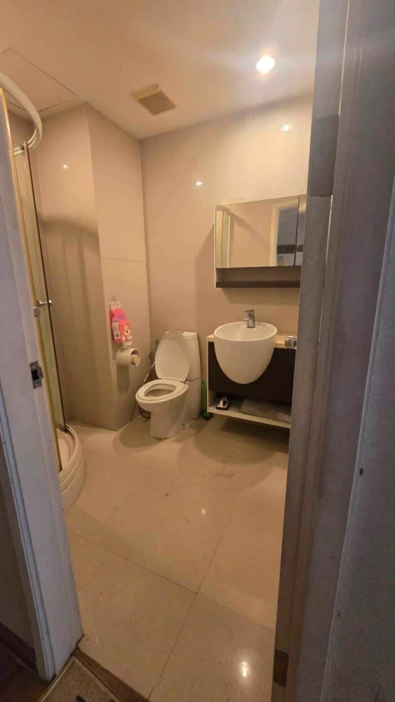 For sale or rent: The Inspire Place ABAC Rama 9. 1 bedroom, 1 bathroom with balcony. Unobstructed view. Book now!