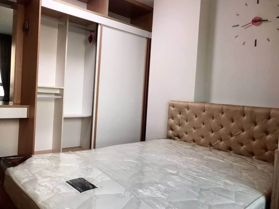 beautiful room for sale Built-in in the whole room, Condo U Ratchayothin, great price, big room, good location, fully furnished, new condition