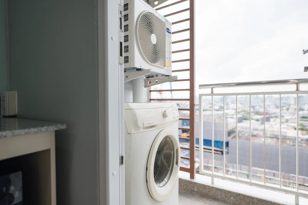 For sale/rent: Centric Scene Sukhumvit 64 condo. Beautiful, spacious, and airy view. Buy/reserve now!!