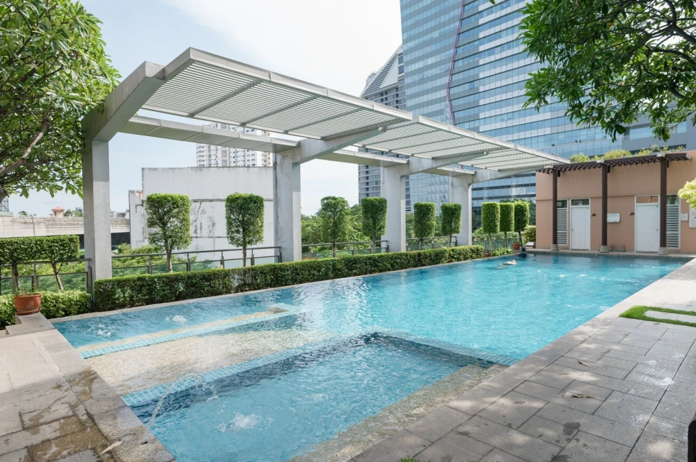 For sale/rent: Centric Scene Sukhumvit 64 condo. Beautiful, spacious, and airy view. Buy/reserve now!!