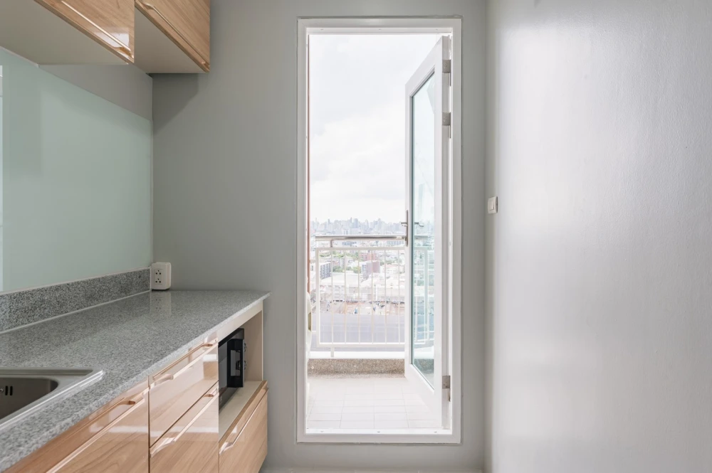 For sale/rent: Centric Scene Sukhumvit 64 condo. Beautiful, spacious, and airy view. Buy/reserve now!!