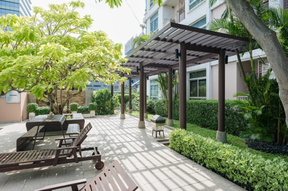 For sale/rent: Centric Scene Sukhumvit 64 condo. Beautiful, spacious, and airy view. Buy/reserve now!!