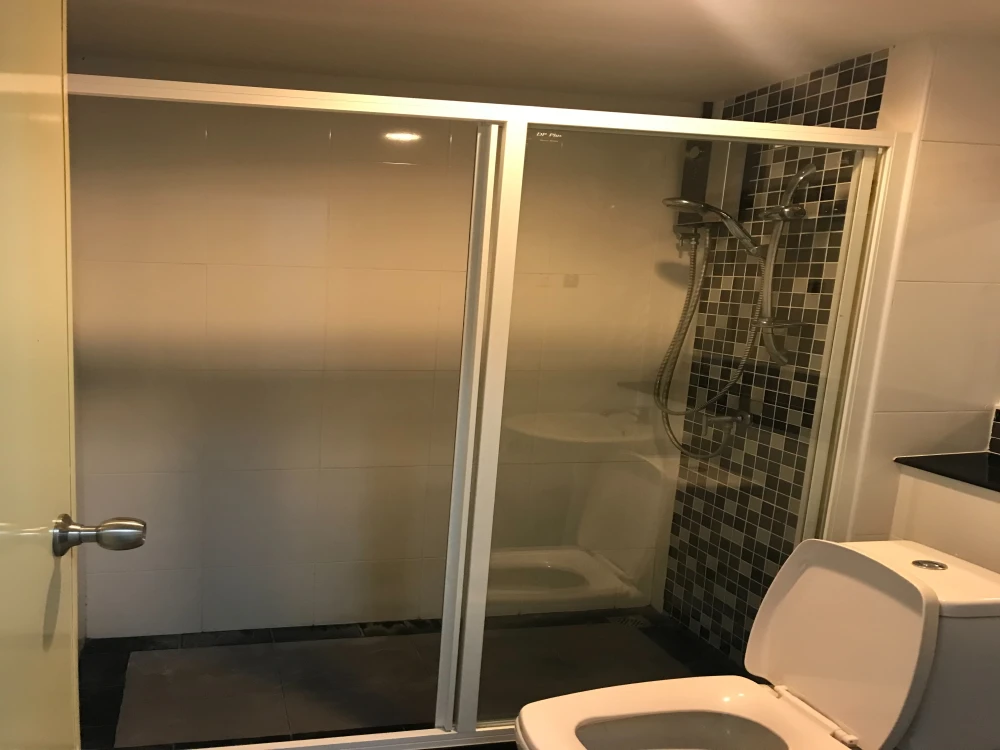 Condo for sale/rent Politehn Reef, a condo next to the Chao Phraya River, cool air, not crowded, with furniture. Reserve now!