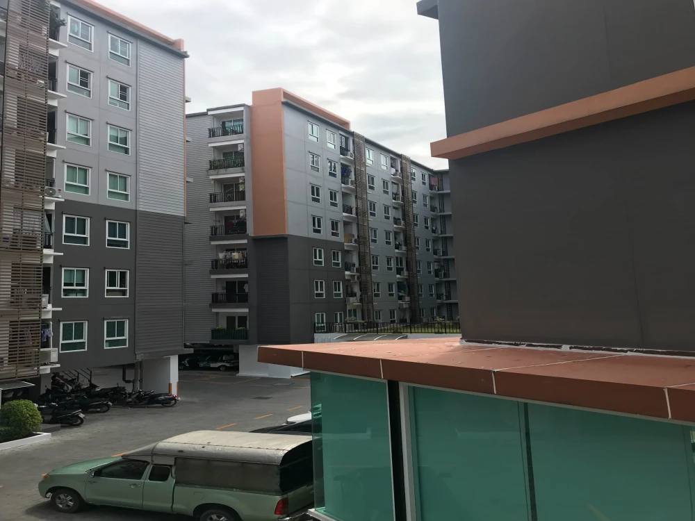 Condo for sale/rent Politehn Reef, a condo next to the Chao Phraya River, cool air, not crowded, with furniture. Reserve now!