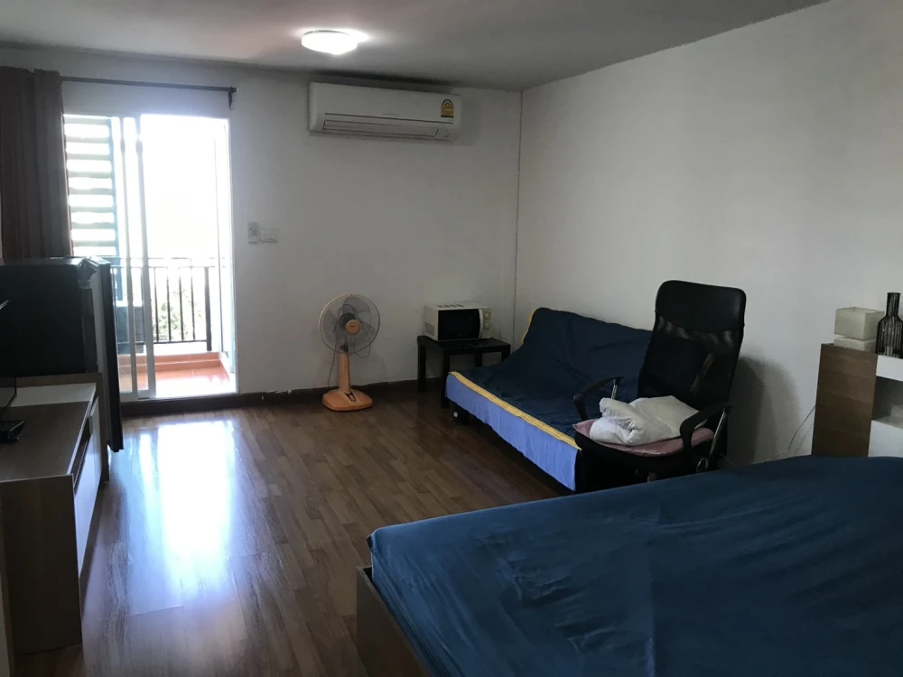 Condo for sale/rent Politehn Reef, a condo next to the Chao Phraya River, cool air, not crowded, with furniture. Reserve now!