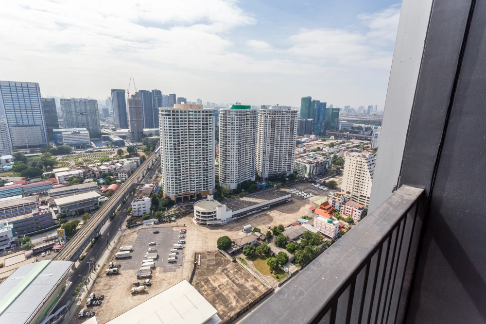 For sale/rent Condo Night at night, Space Ratchayothin, next to BTS Phahonyothin 24.
