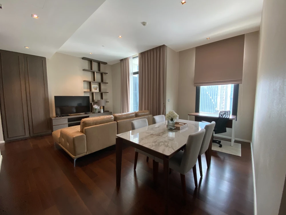 Sell / rent urgently !! Condo The Diplomat 39, good location, near the train, ready to move in, can't miss it !!