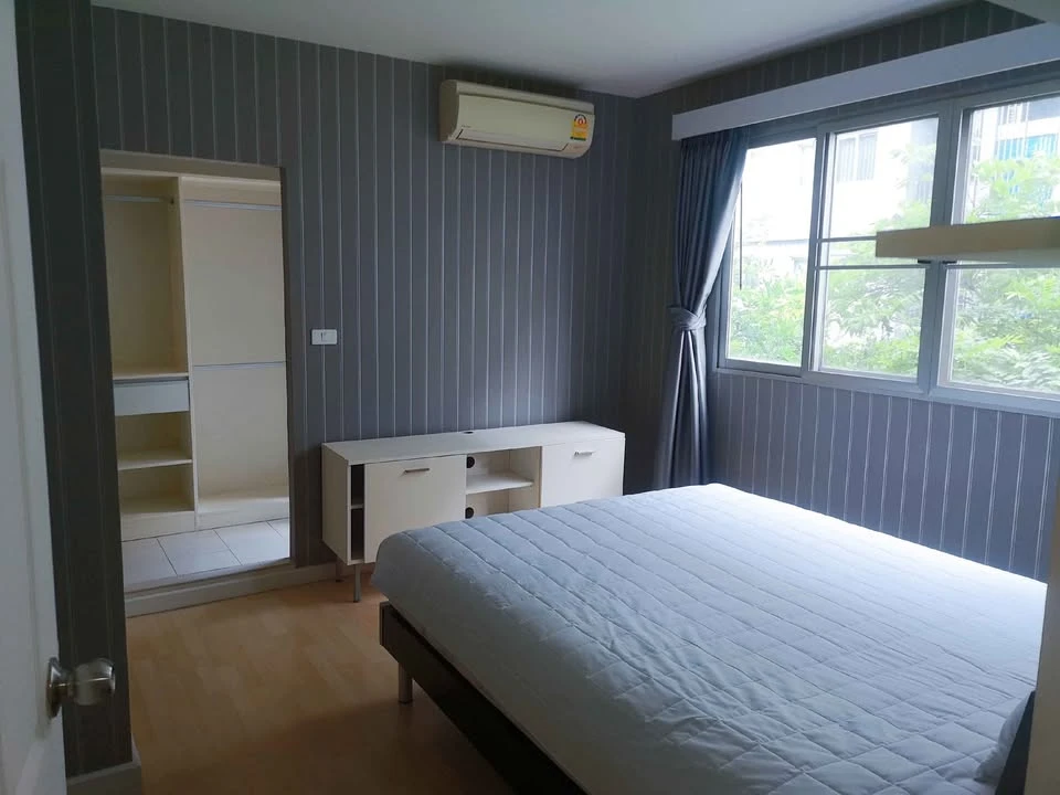 Sell / rent urgently !! D-Condo Ramindra, full of furniture, good location, near department stores, don't miss !!