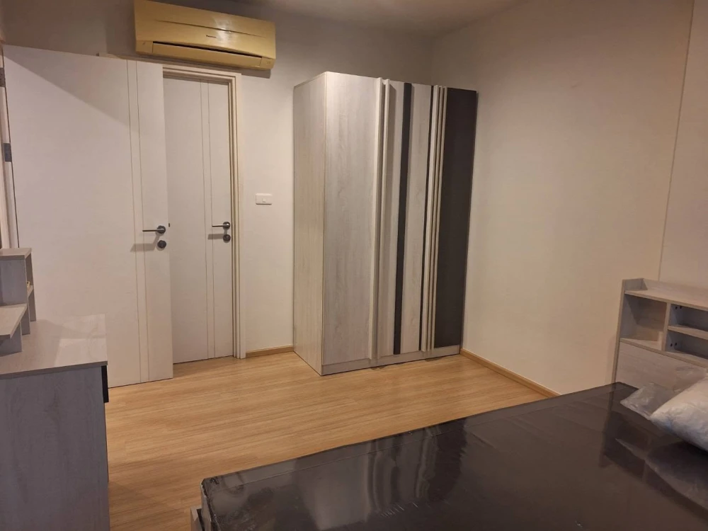 For sale and rent: The Base Chaengwattana. Pool and city views, stunning at night! Don't miss out!