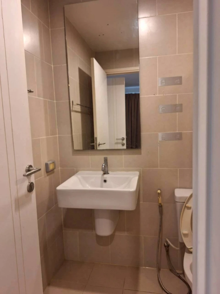 For sale and rent: The Base Chaengwattana. Pool and city views, stunning at night! Don't miss out!