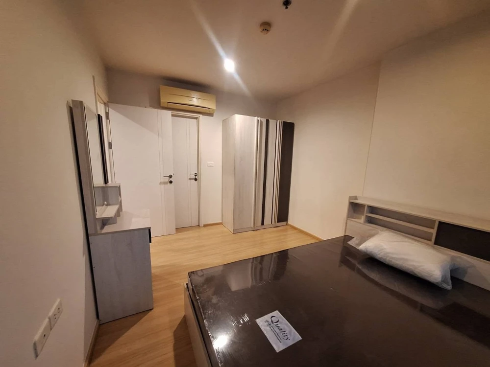 For sale and rent: The Base Chaengwattana. Pool and city views, stunning at night! Don't miss out!