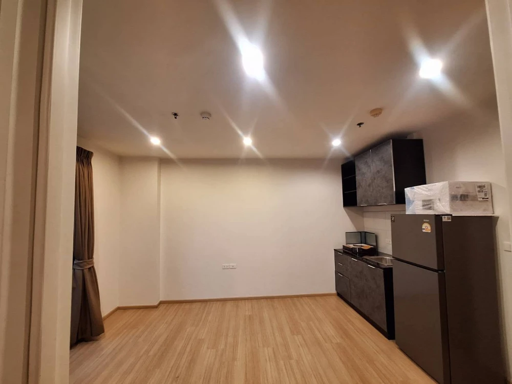 For sale and rent: The Base Chaengwattana. Pool and city views, stunning at night! Don't miss out!
