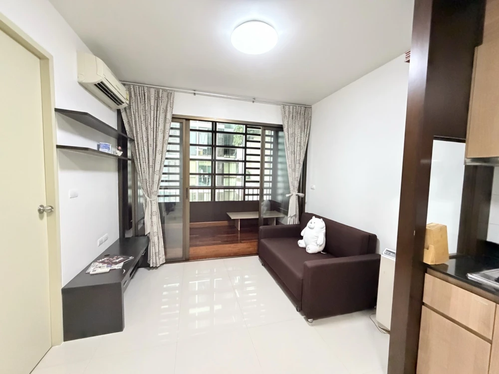 [FOR SALE & RENT] Ultra-Private Corner Unit on High Floor with Pool View & Resident Garden | ✨ Ideo Sathorn-Taksin