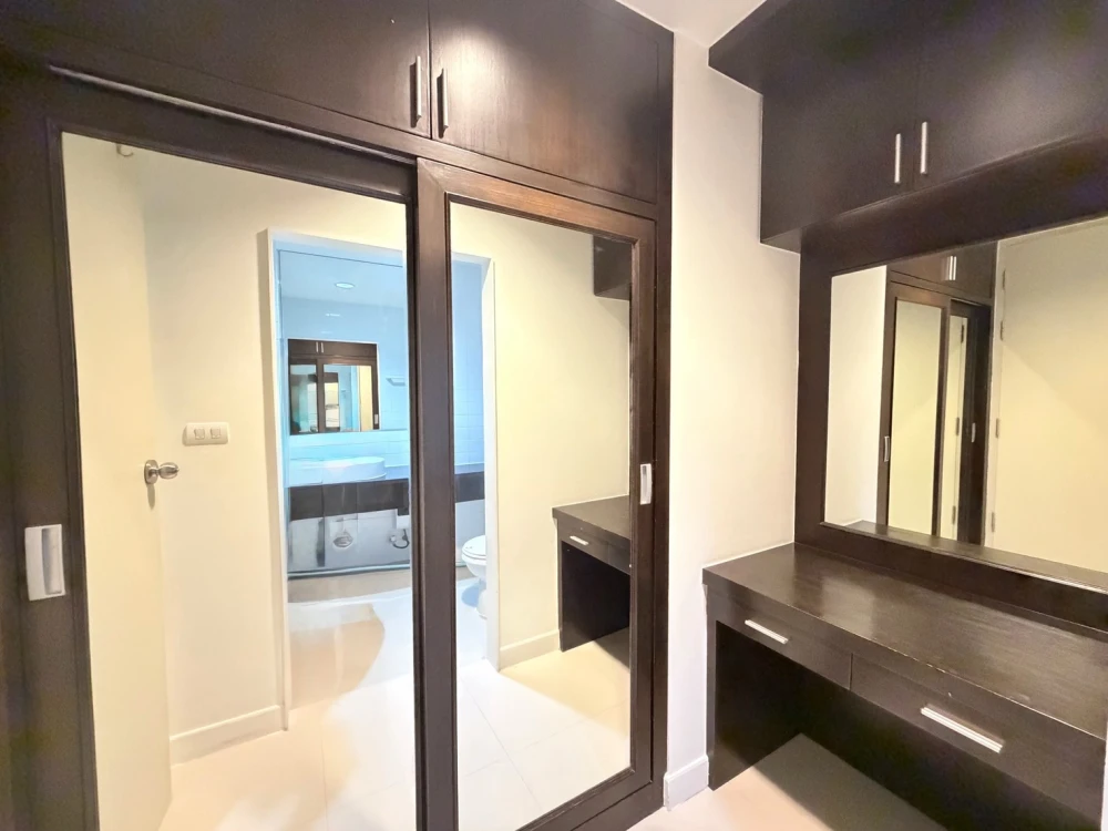 [FOR SALE & RENT] Ultra-Private Corner Unit on High Floor with Pool View & Resident Garden | ✨ Ideo Sathorn-Taksin