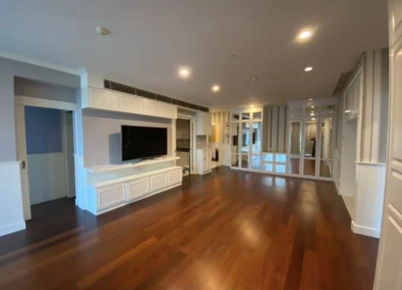 FOR SALE & RENT! Ultimate Luxury 156 sq.m. Condo - Chidlom Wing (1st Floor), Non-Furnished with Premium Fully Equipped Built-in Kitchen | ✨ The Park C