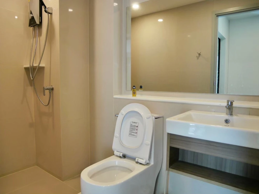 For sale: Aspire Asoke-Ratchada, ready to move in, fully furnished, with all appliances. Buy now, don't miss out!