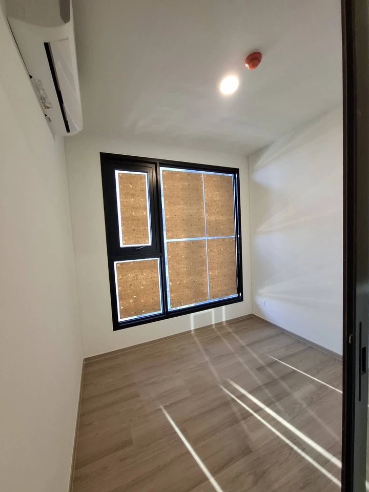 Selling a reservation for Origin Play Bangkhunnon Triple Station, corner unit, great location, beautiful garden view, don't miss it.