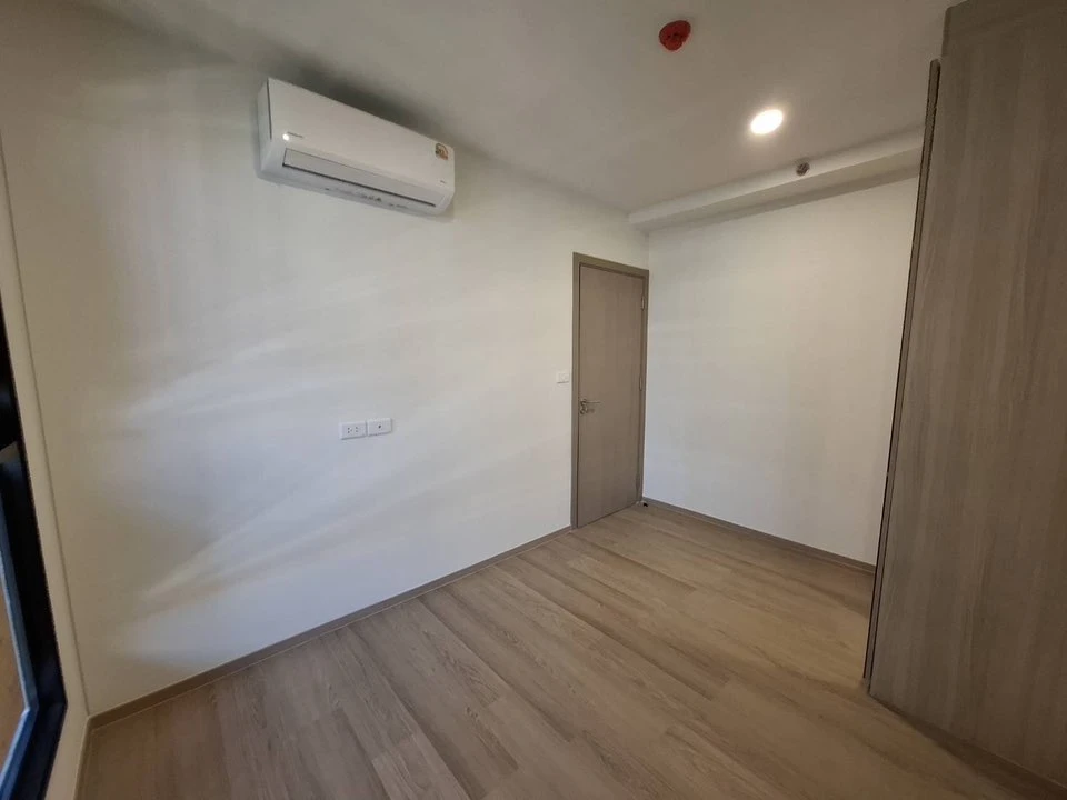 Selling a reservation for Origin Play Bangkhunnon Triple Station, corner unit, great location, beautiful garden view, don't miss it.