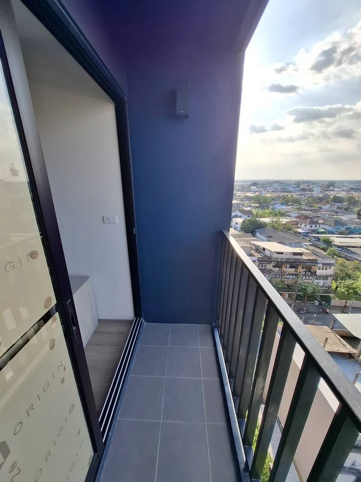 Selling a reservation for Origin Play Bangkhunnon Triple Station, corner unit, great location, beautiful garden view, don't miss it.