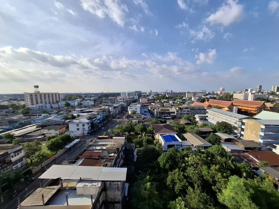 Selling a reservation for Origin Play Bangkhunnon Triple Station, corner unit, great location, beautiful garden view, don't miss it.