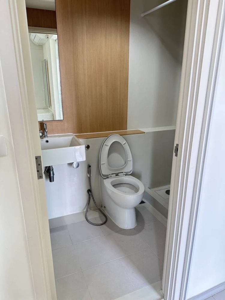 Sell/Rent Aspire Ratchada-Wongsawang. The east room is not hot. Fully furnished, electrical appliances, hurry up to reserve