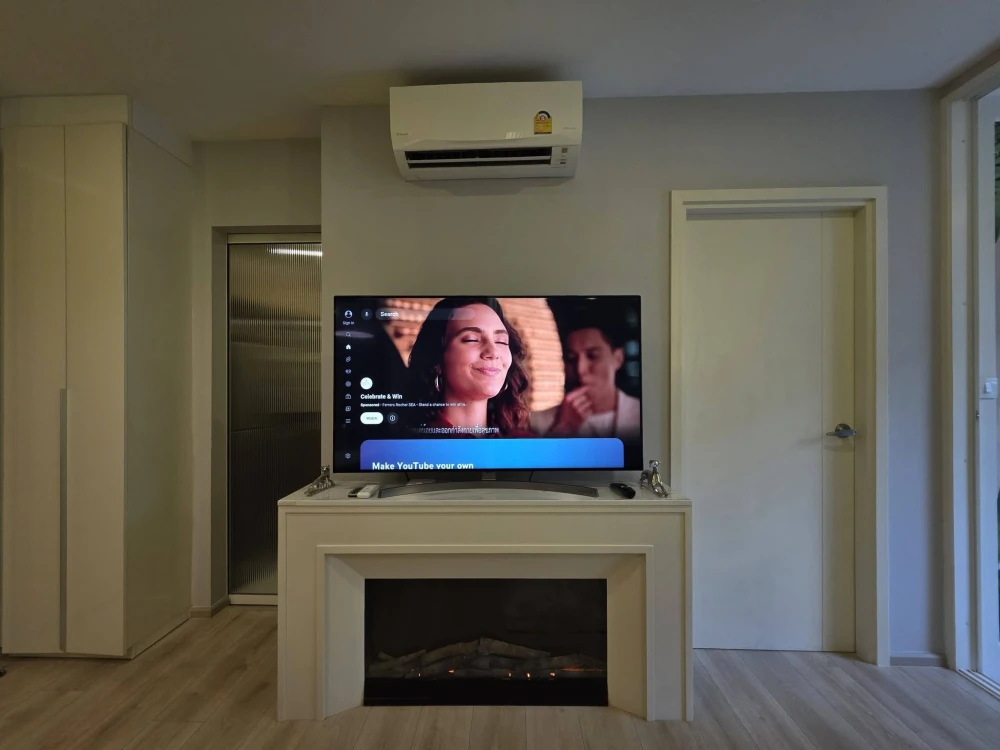 For sale/rent: Chambers On-nut Station, corner unit. Quiet, private, and comfortable. Book now!