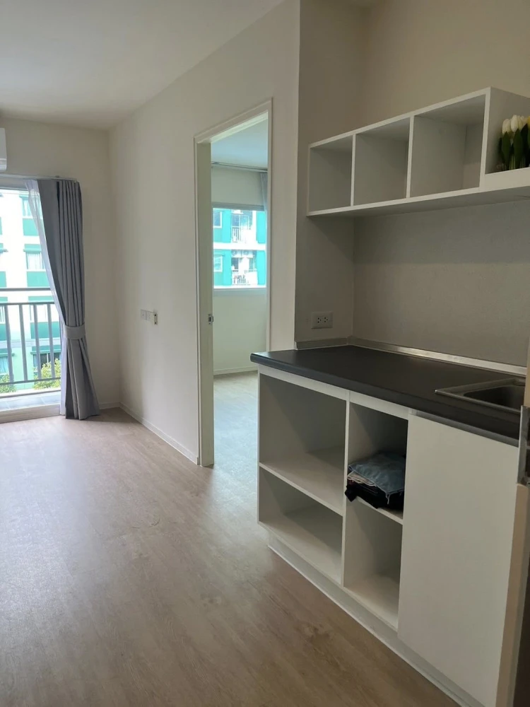For sale/rent: Lumpini Ville Chaengwattana 10 Condo, unfurnished unit, very livable, perfect for those who love to organize their own space. Don't mis