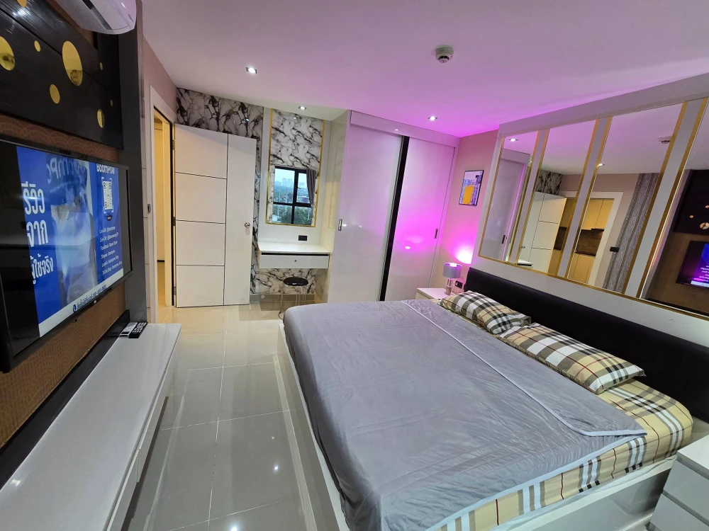 For sale/rent: Condo The Blue Residence. Nice unit, fully furnished, spacious. Book now before it's too late!