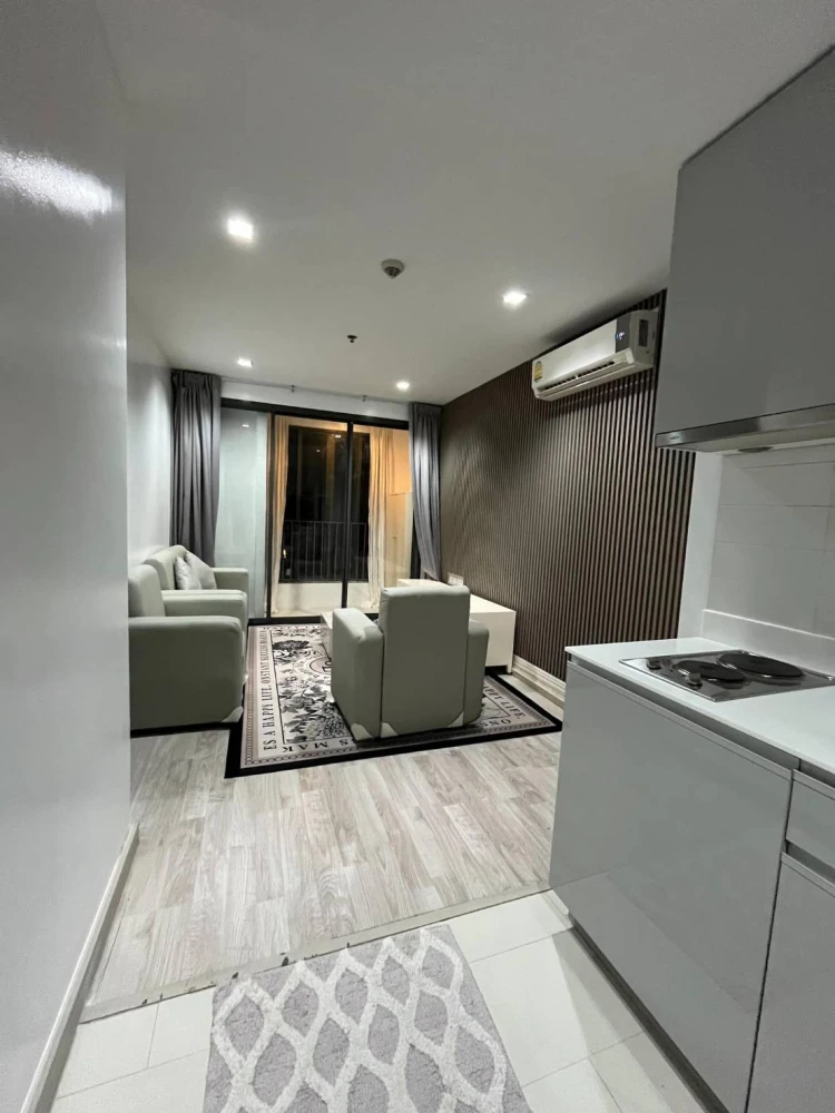 For sale/rent: Ideo Mobi Rama 9. Spacious and comfortable room with a great view. Ready to move in with just your luggage.